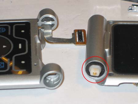 To connect the two clamshell halves, the hinge can be retracted in